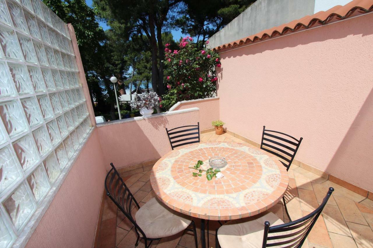 Apartments Villa Lucu Ровинь Экстерьер фото